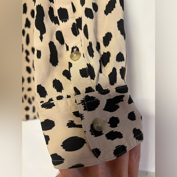 Chicos Silky Soft Dotted Cheetah Print Half Placket Button Down Shirt Sz1 - Picture 12 of 13